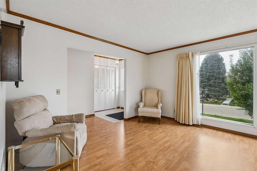 120 Huntington Green NE, Calgary — photo 4 of 36