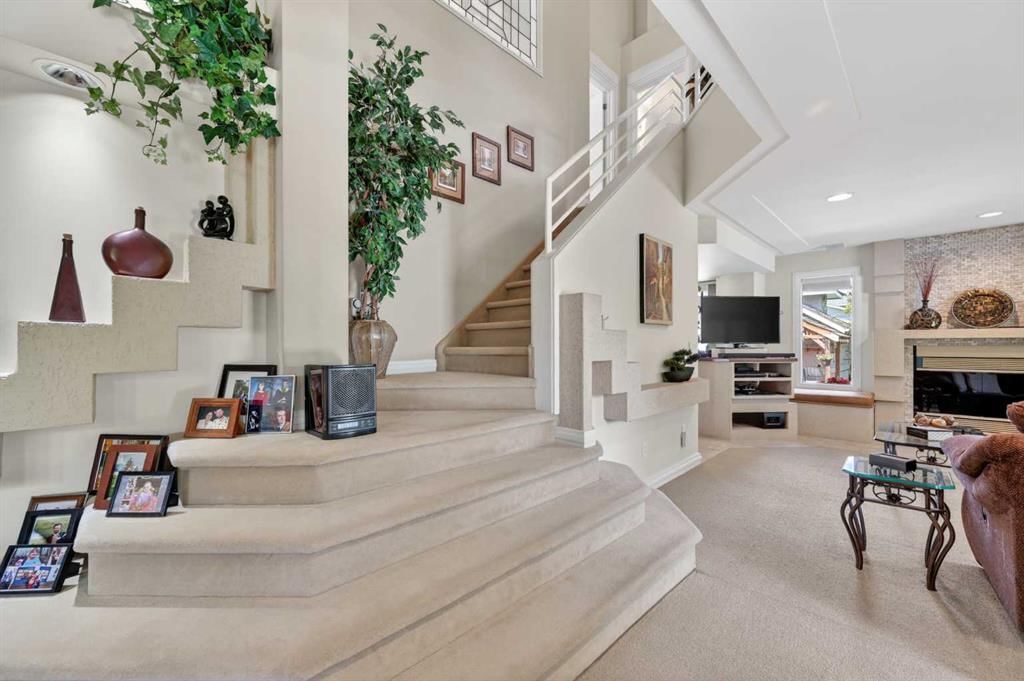 4603 Virginia Drive NW, Calgary — photo 4 of 47
