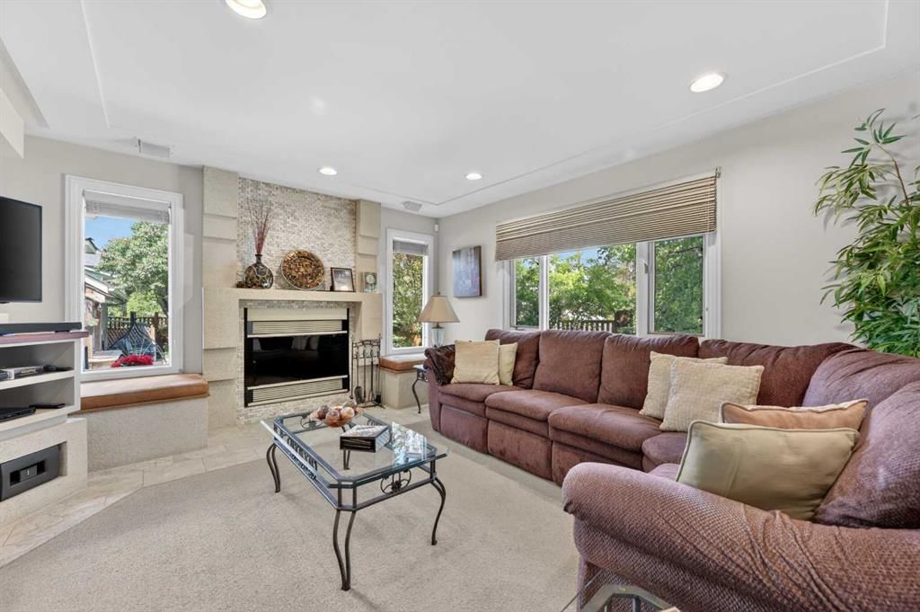 4603 Virginia Drive NW, Calgary — photo 5 of 47