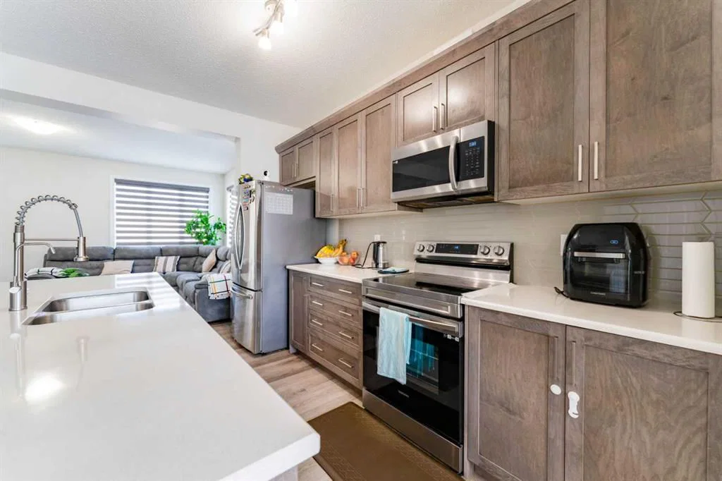 163 Carringham Road NW, Calgary — photo 4 of 45