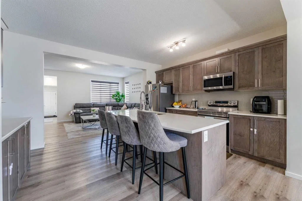 163 Carringham Road NW, Calgary — photo 5 of 45