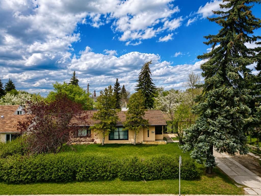 2110 26 Avenue SW, Calgary — main listing photo