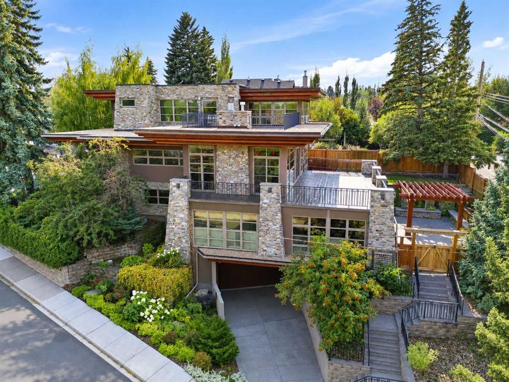 504 Brunswick Avenue SW, Calgary — main listing photo