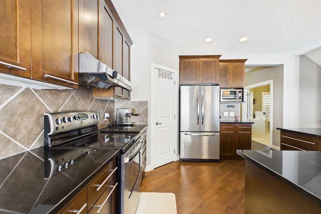 163 Panamount Circle NW, Calgary — photo 5 of 38