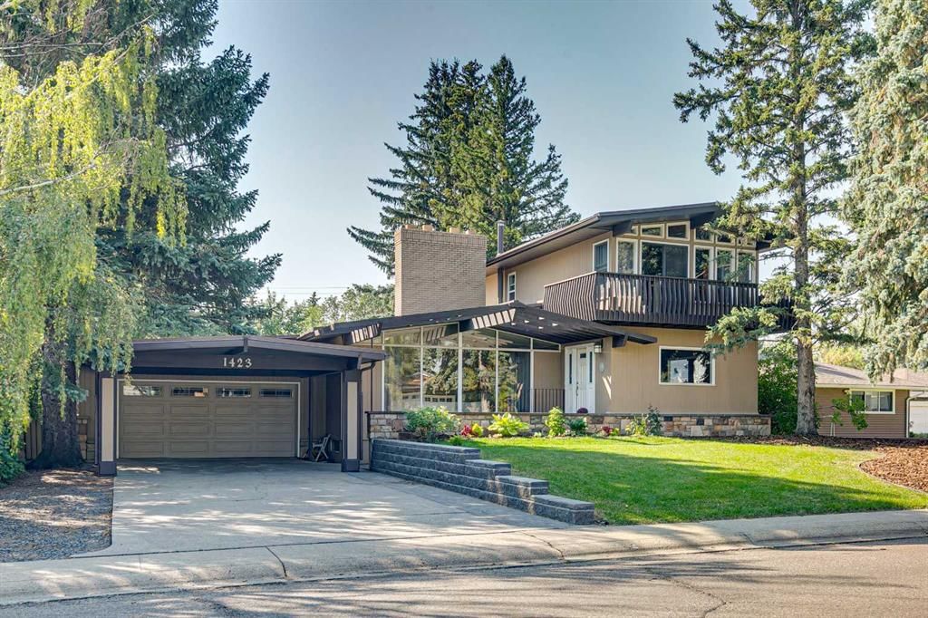 1423 75 Avenue SW, Calgary — main listing photo