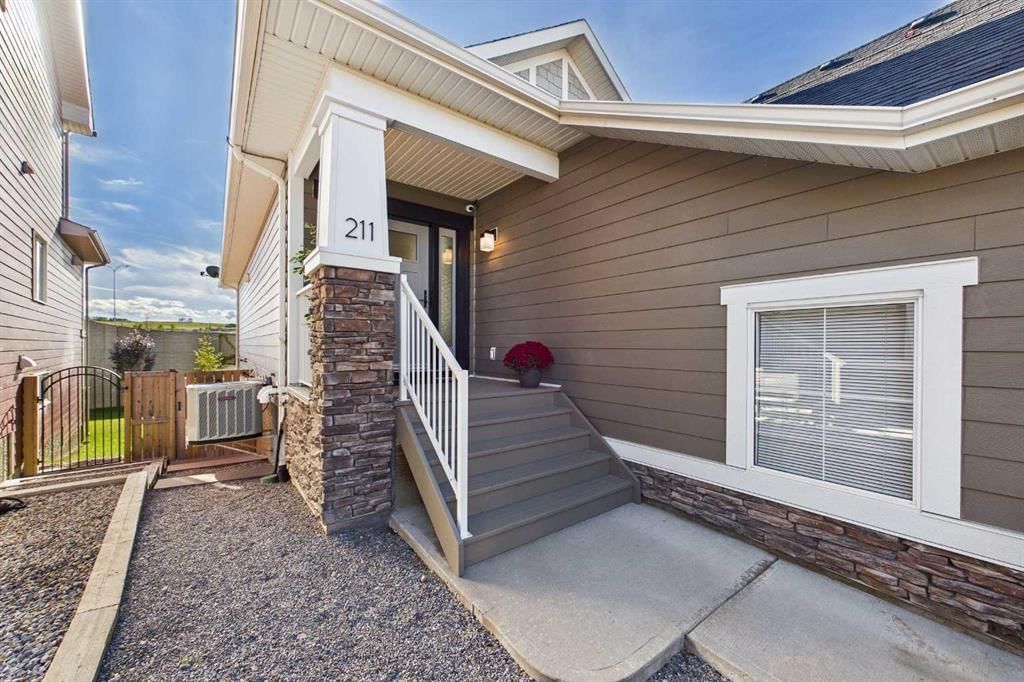 211 Valley Pointe Place NW, Calgary — photo 2 of 47