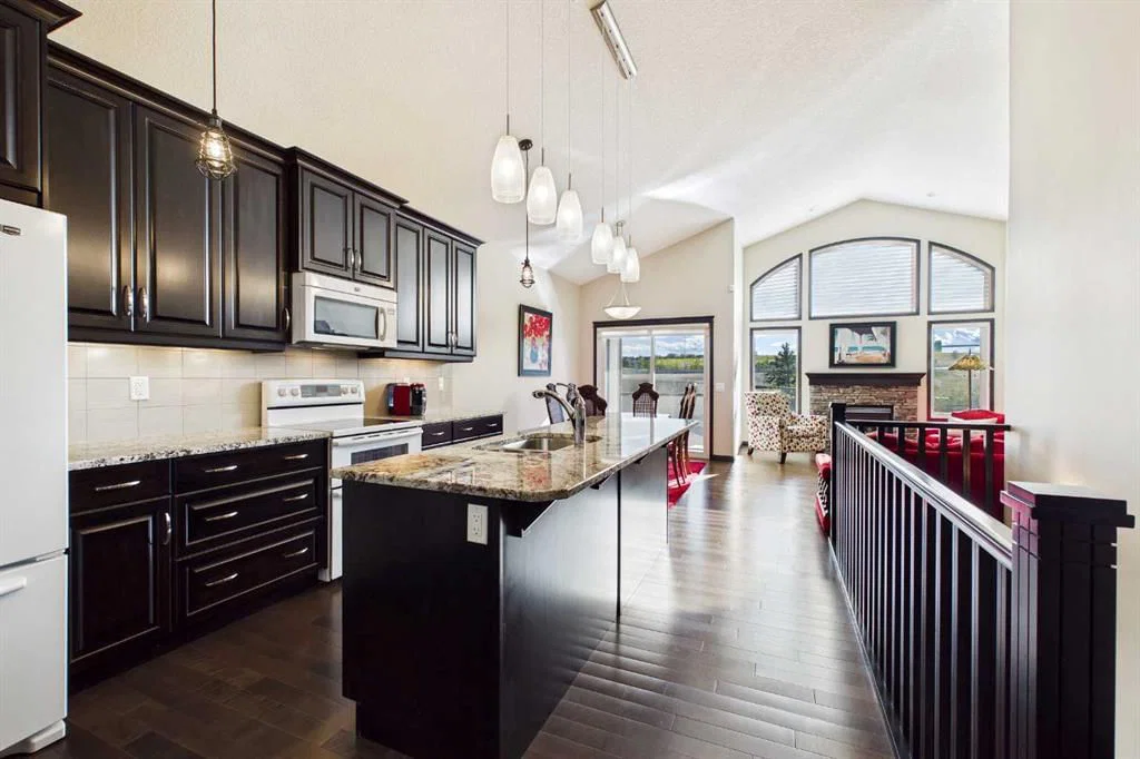 211 Valley Pointe Place NW, Calgary — photo 3 of 47