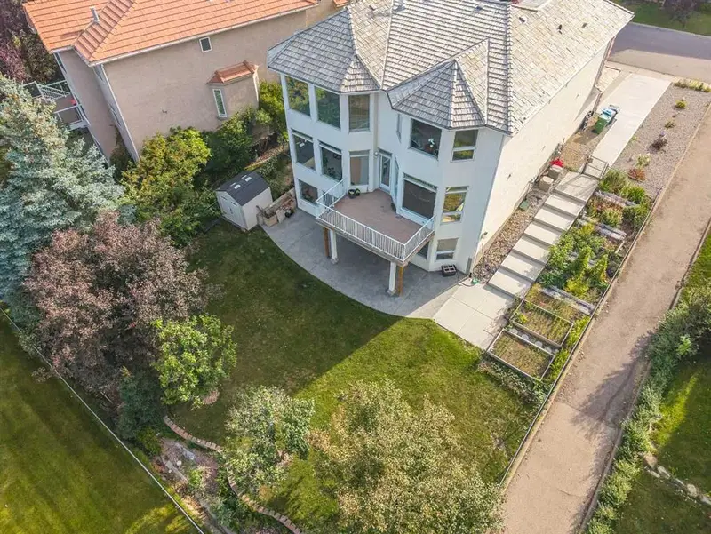 231 Hamptons Terrace NW, Calgary — main listing photo