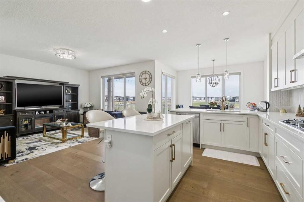 375 Corner Meadows Avenue NE, Calgary — photo 3 of 50