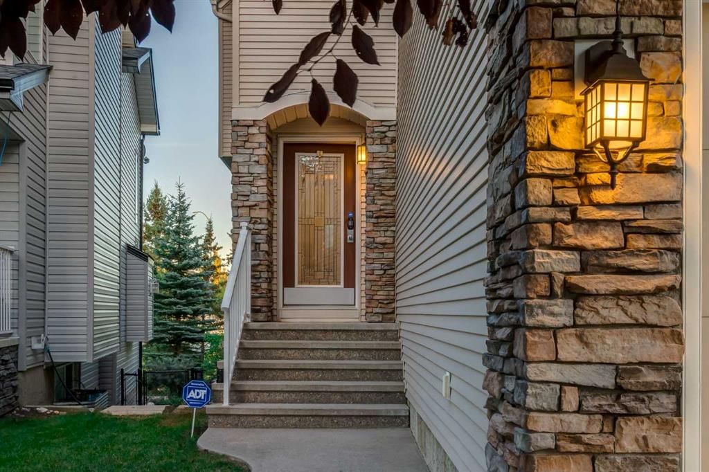 102 Springborough Point SW, Calgary — photo 2 of 50