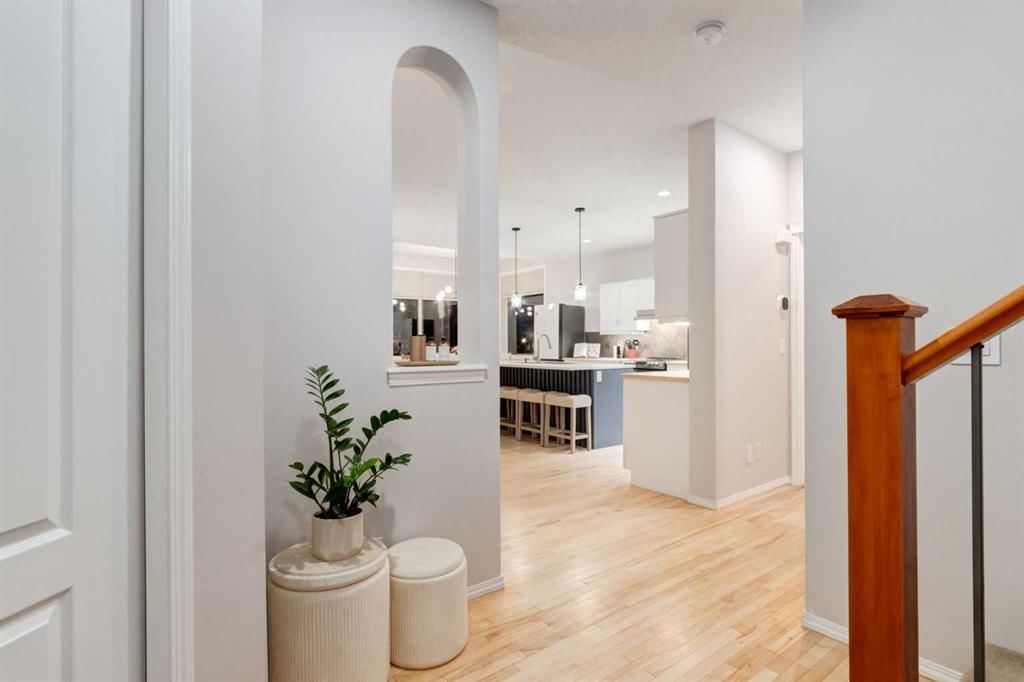 102 Springborough Point SW, Calgary — photo 3 of 50