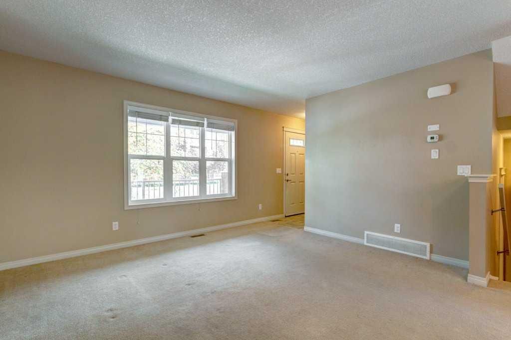 409 Cranberry Park SE, Calgary — photo 4 of 42