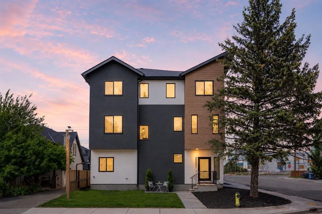 2402 Westmount Road NW, Calgary — photo 2 of 35