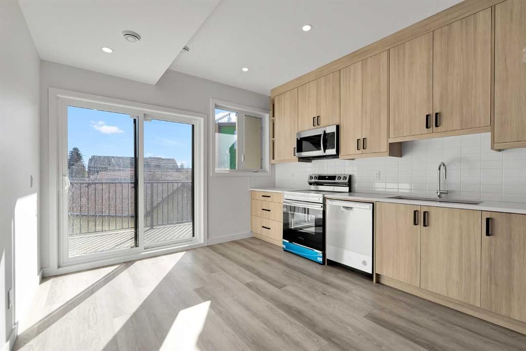4905 Bowness Road NW, Calgary — photo 4 of 32