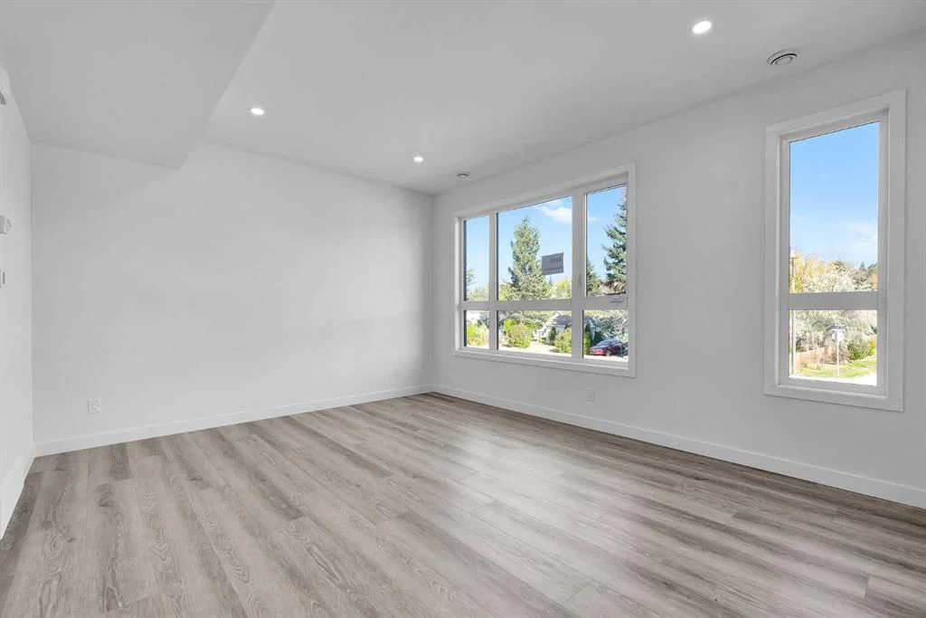 4905 Bowness Road NW, Calgary — photo 5 of 32