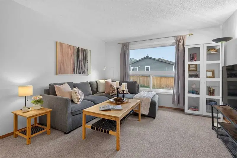179 Pinecliff Close NE, Calgary — main listing photo