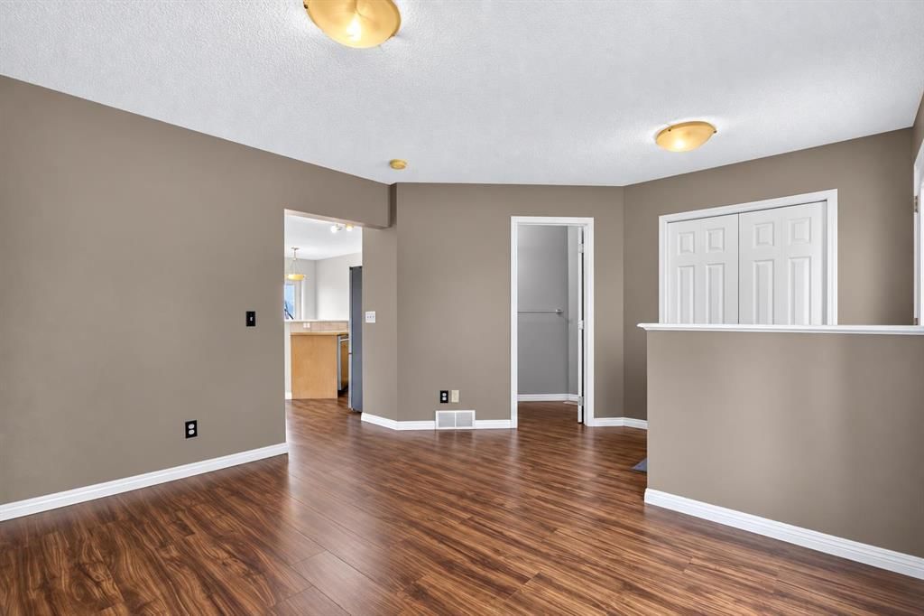 11 Saddlebrook Mews NE, Calgary — photo 5 of 42