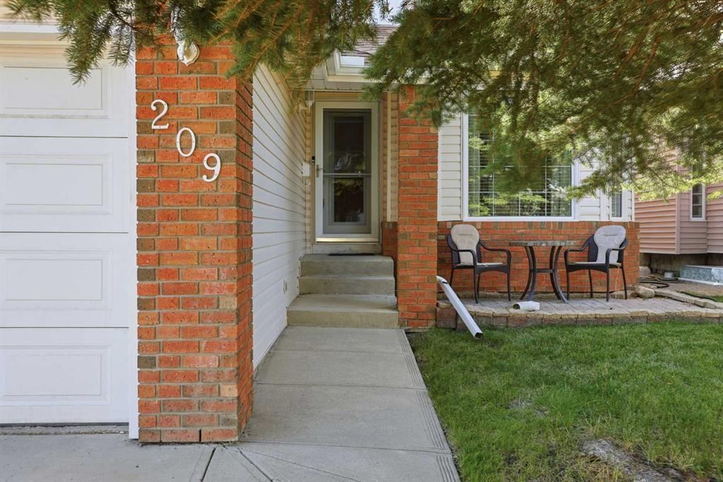 209 schubert Place NW, Calgary — photo 2 of 50