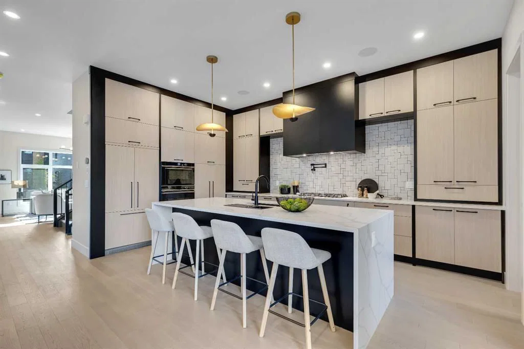 336 Normandy Drive SW, Calgary — photo 2 of 46