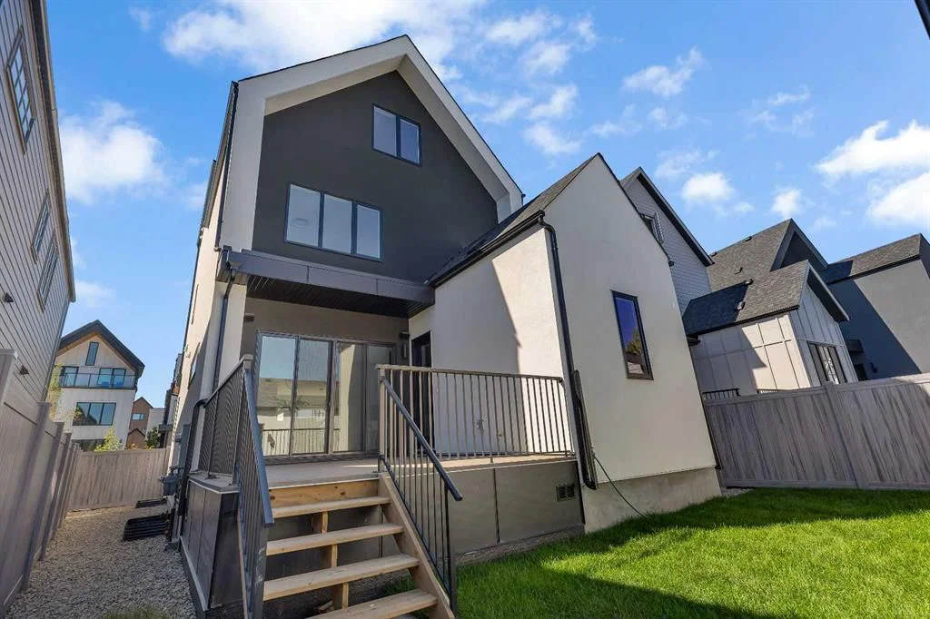 336 Normandy Drive SW, Calgary — photo 3 of 46