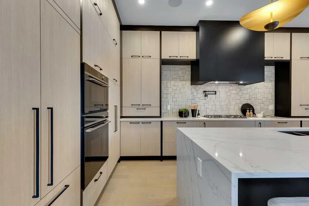336 Normandy Drive SW, Calgary — photo 5 of 46