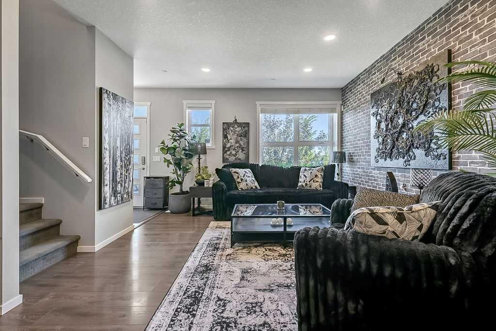 1139 Livingston Way NE, Calgary — photo 4 of 27
