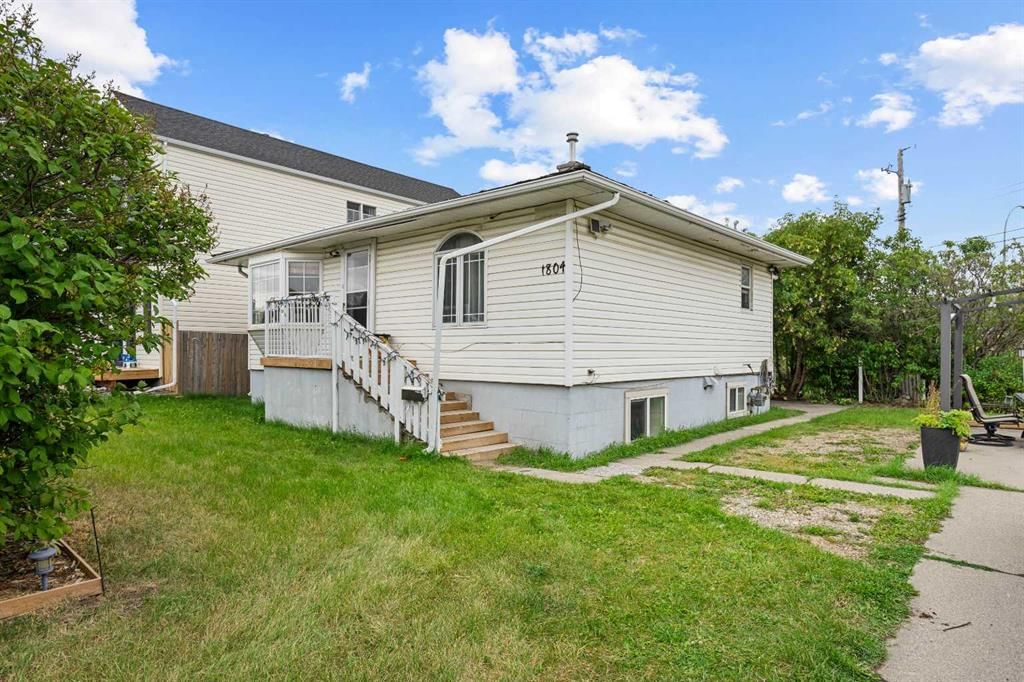 1804 41 Street NW, Calgary — main listing photo
