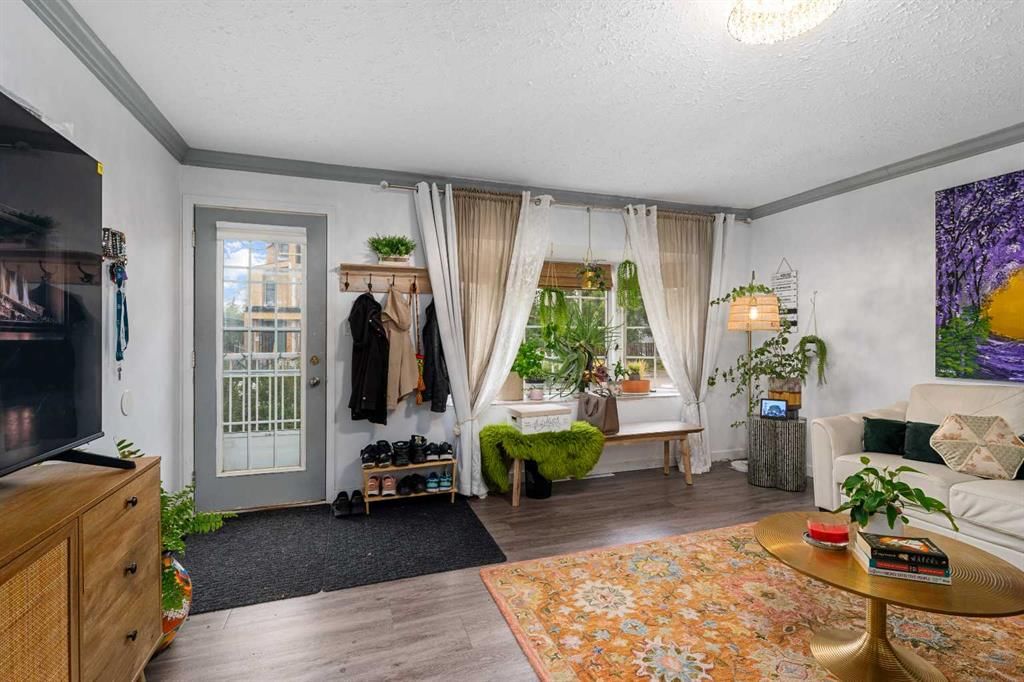 1804 41 Street NW, Calgary — photo 2 of 29