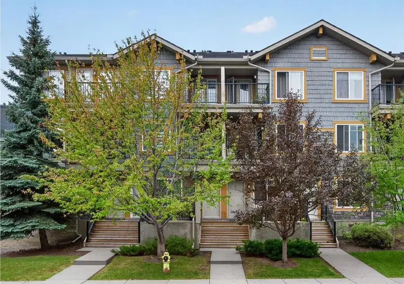 241 Mckenzie Towne Lane SE, Calgary — photo 3 of 33