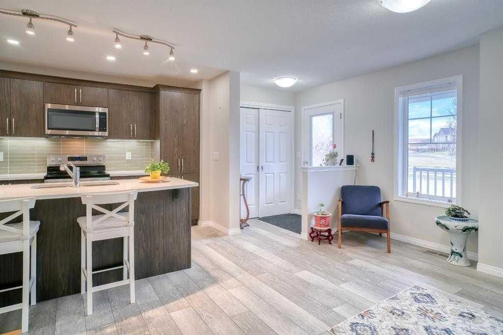 97 Yorkville Boulevard SW, Calgary — photo 4 of 41