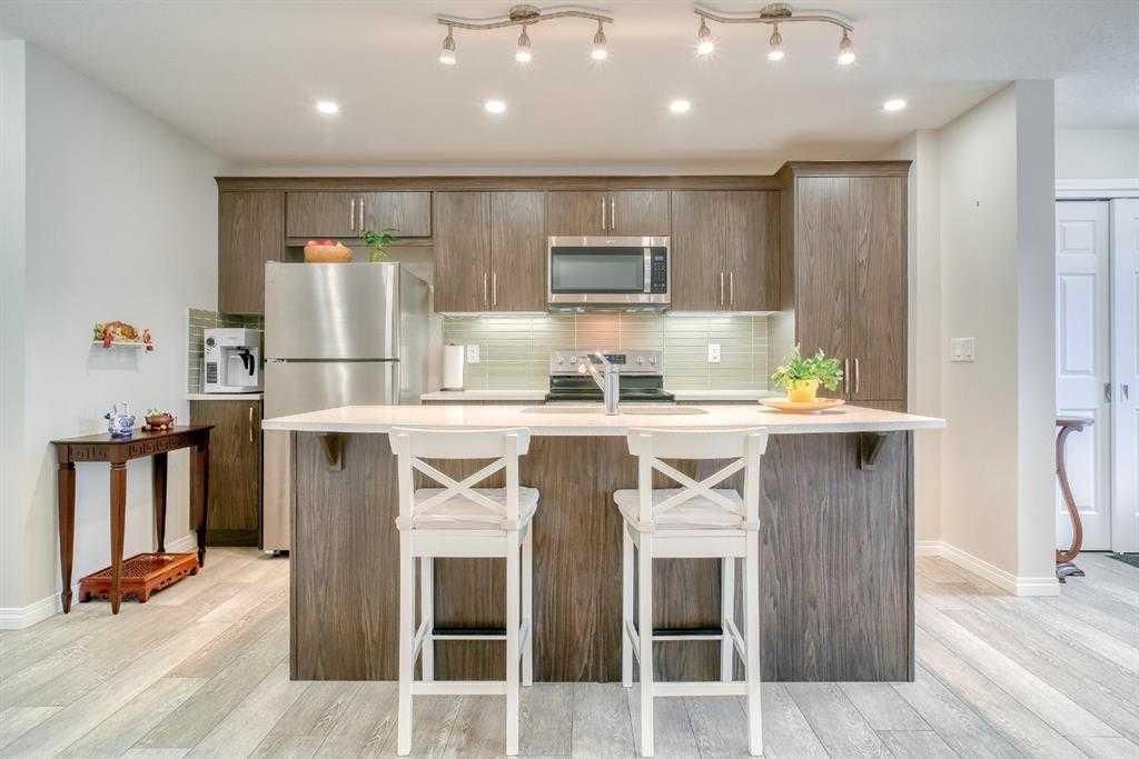 97 Yorkville Boulevard SW, Calgary — photo 5 of 41