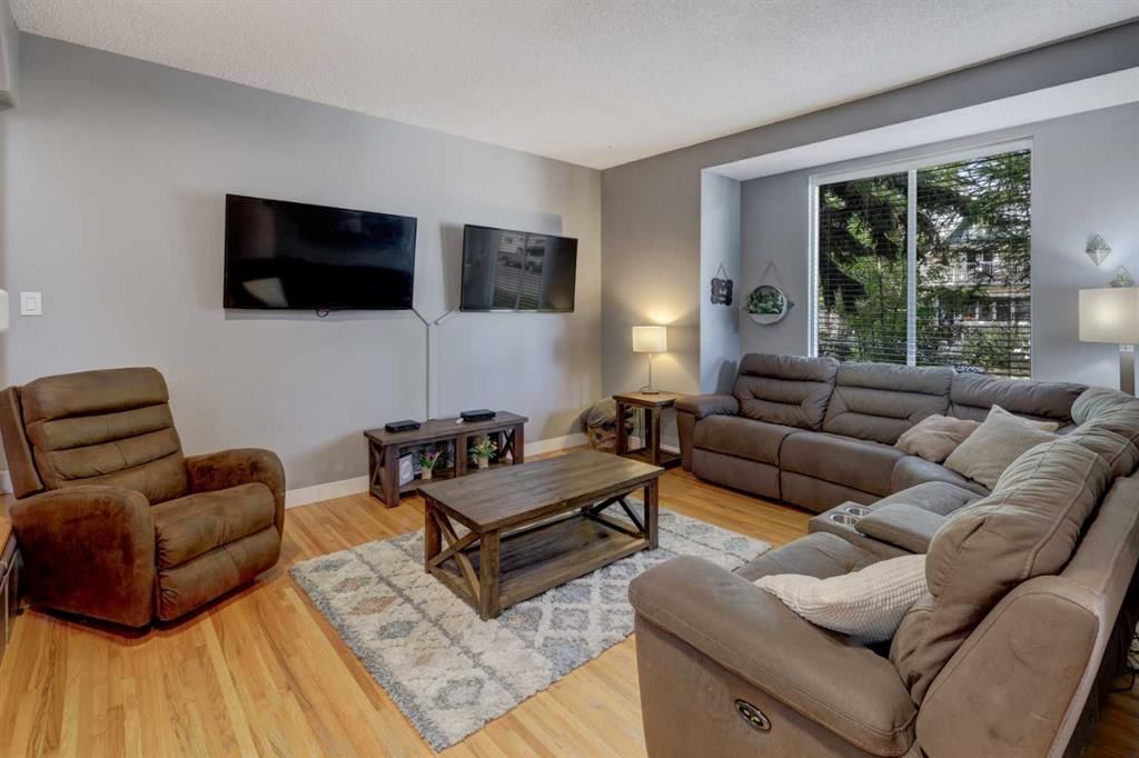 1209 18 Avenue NW, Calgary — photo 2 of 30