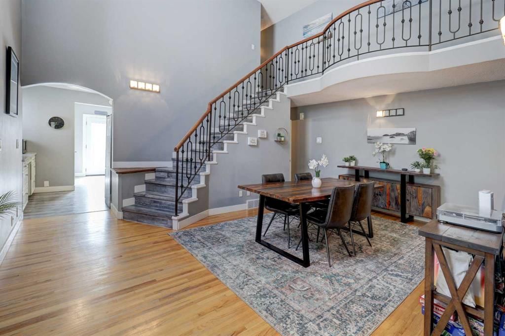1209 18 Avenue NW, Calgary — photo 4 of 30