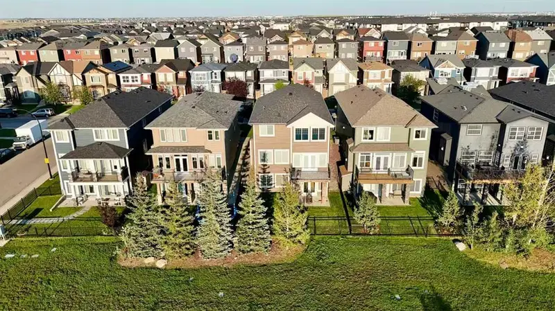 85 evansborough Way NW, Calgary — photo 3 of 50