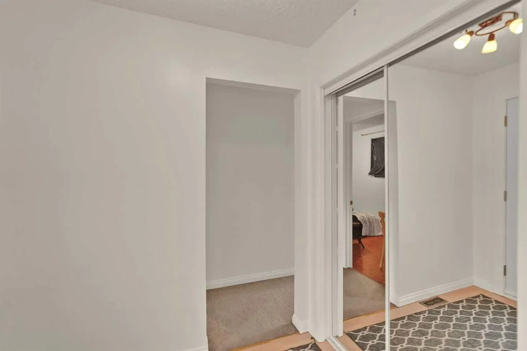 19 Maryvale Crescent NE, Calgary — photo 5 of 39