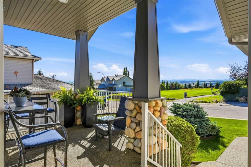 310 Gleneagles View, Cochrane — photo 3 of 32