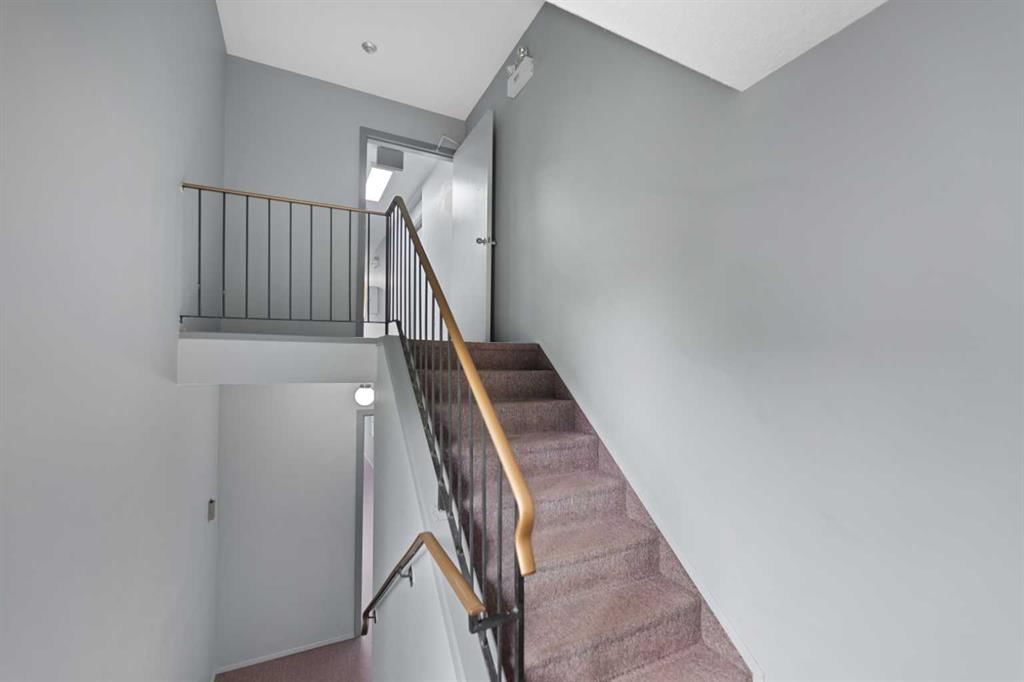 2312 1 Street NW, Calgary — photo 5 of 22