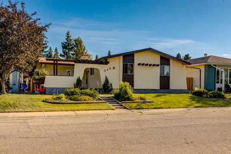 243 Cedarpark Green SW, Calgary — main listing photo