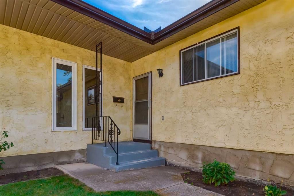 243 Cedarpark Green SW, Calgary — photo 4 of 50