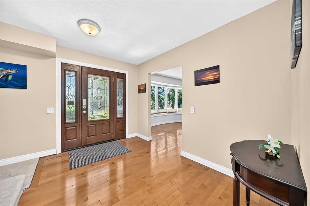 316 Parkland Way SE, Calgary — photo 2 of 40
