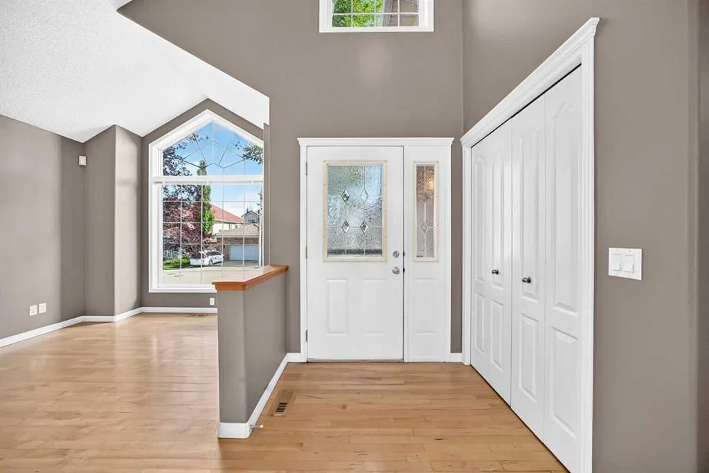 180 Hamptons Terrace NW, Calgary — photo 2 of 50