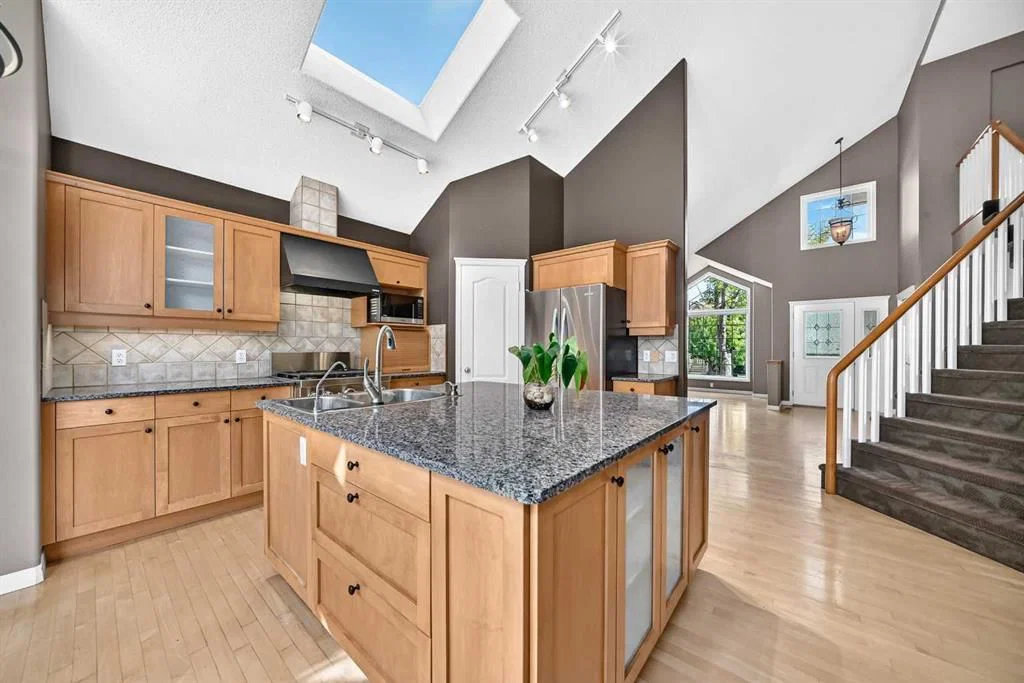 180 Hamptons Terrace NW, Calgary — photo 3 of 50