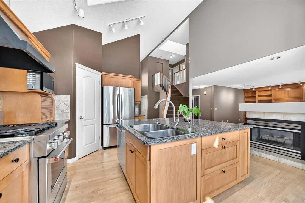 180 Hamptons Terrace NW, Calgary — photo 4 of 50