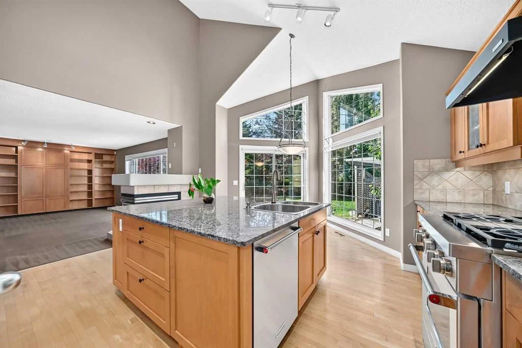 180 Hamptons Terrace NW, Calgary — photo 5 of 50