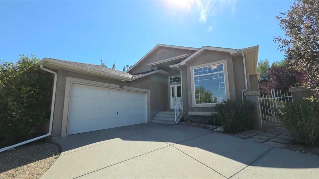 101 Edgebrook Grove NW, Calgary — main listing photo