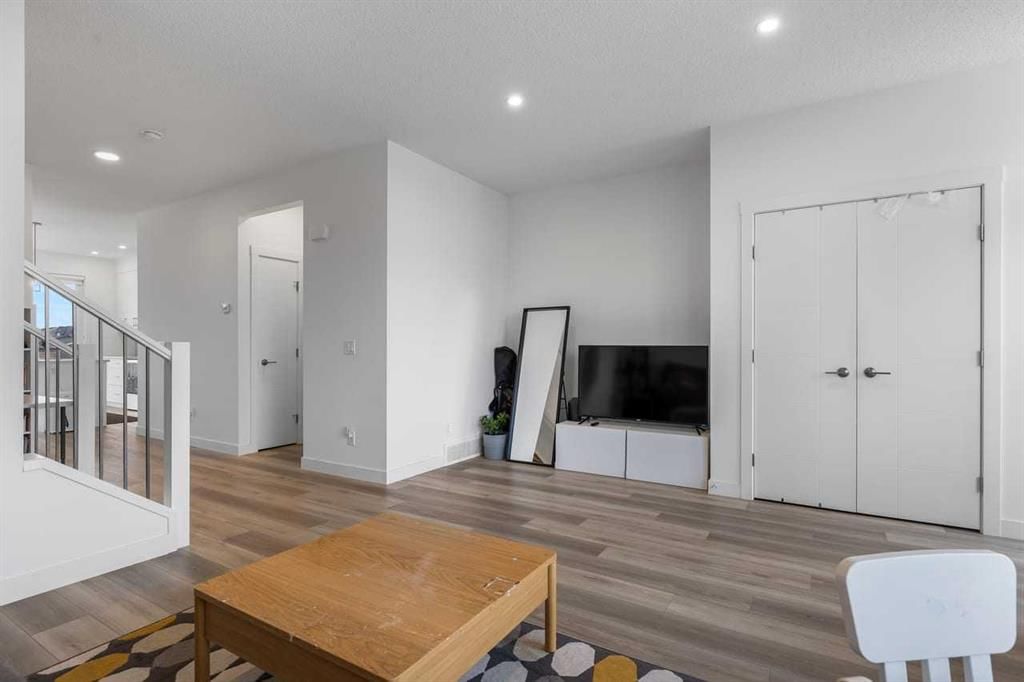 311 Union Avenue SE, Calgary — photo 4 of 36