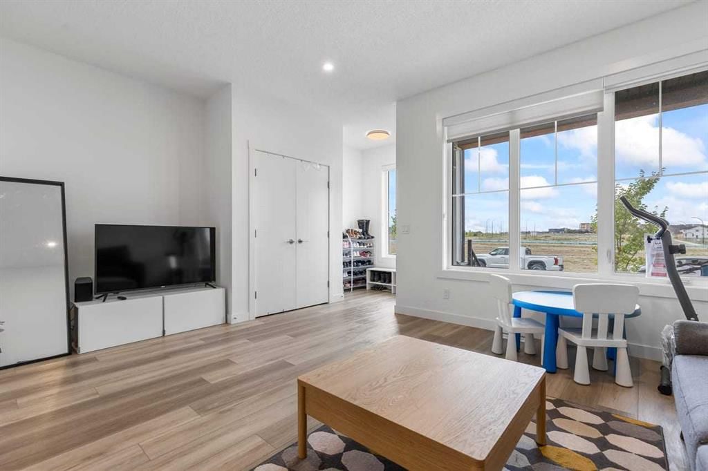 311 Union Avenue SE, Calgary — photo 5 of 36