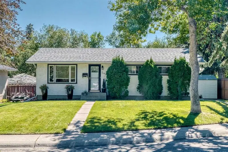 7427 Fountain Road SE, Calgary — main listing photo