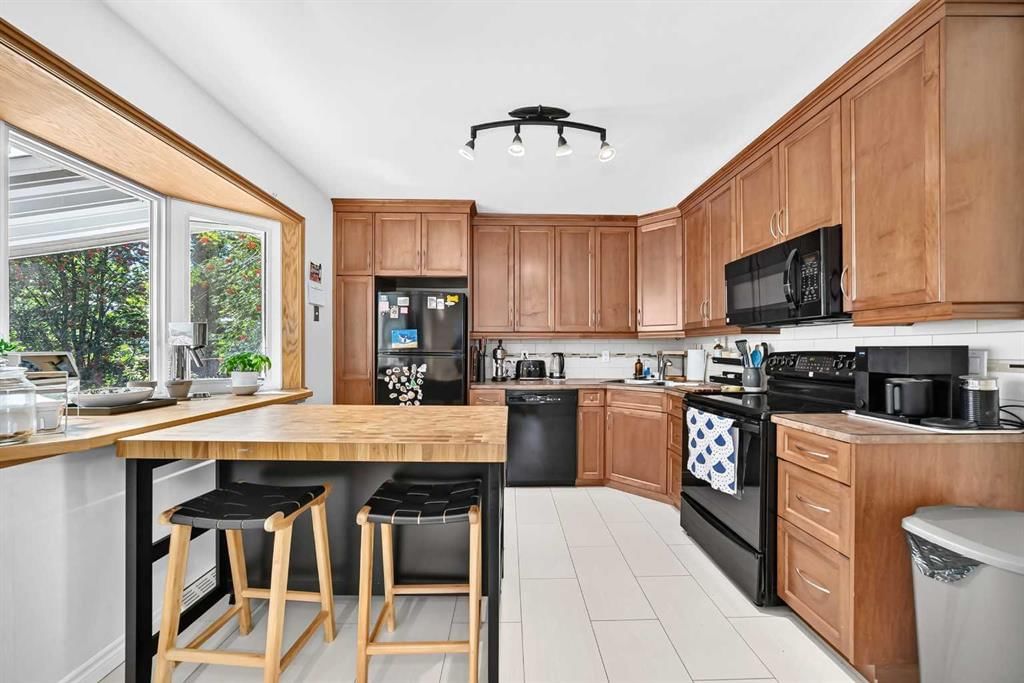 7427 Fountain Road SE, Calgary — photo 5 of 46