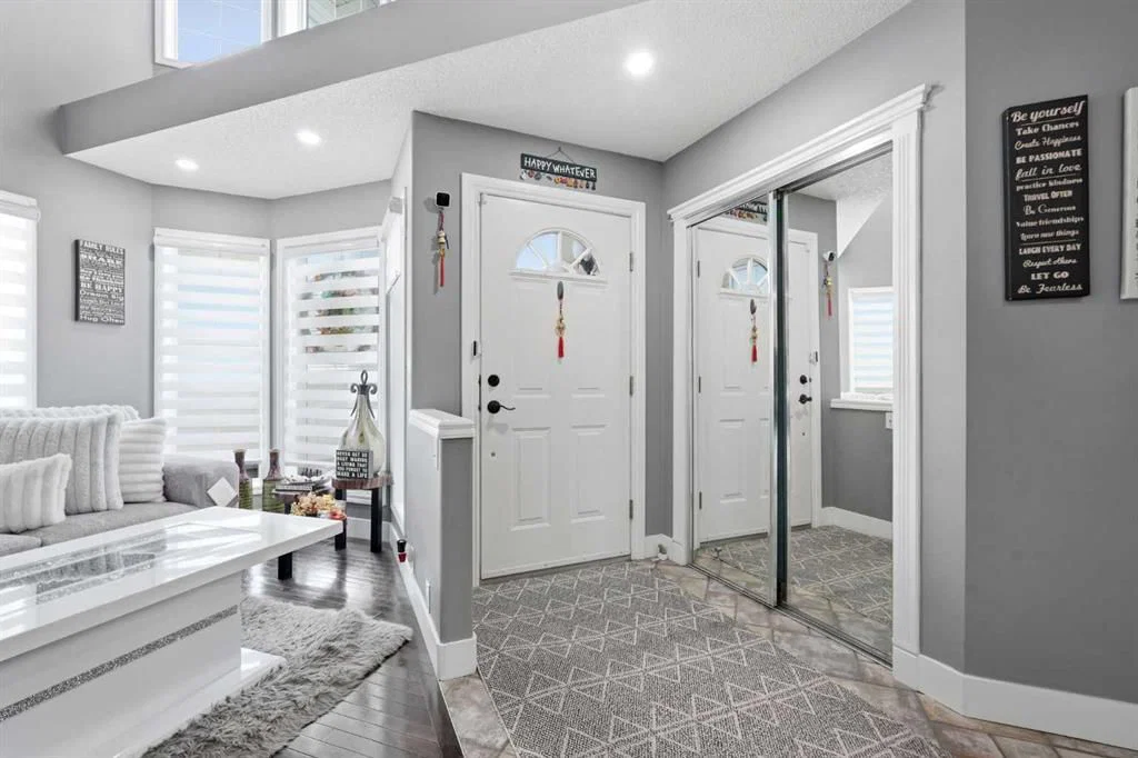 135 Millview Gardens SW, Calgary — photo 4 of 44